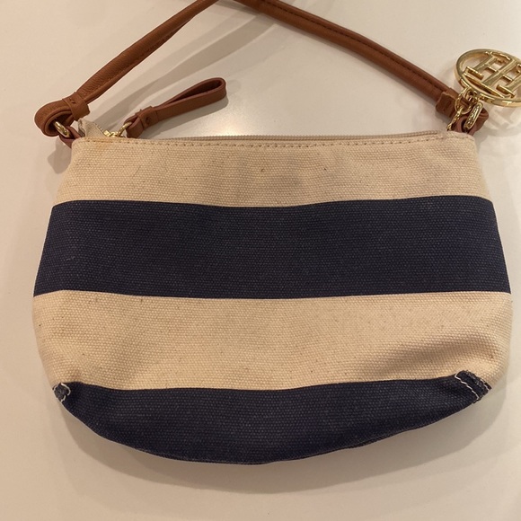 Tommy Hilfiger Crossbody - Picture 2 of 4